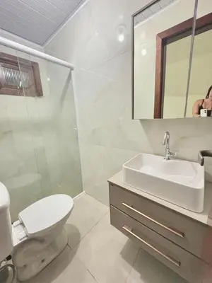 Uma casa de banho em Duplex Quadra Mar
