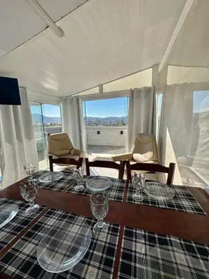Uma área de estar em Duplex Quadra Mar