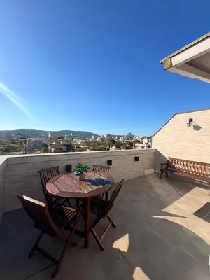 Uma varanda ou terraço em Duplex Quadra Mar