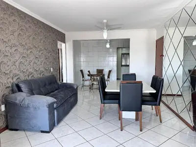 Uma área de estar em B483 - Apartamento de 3 quartos próximo à praia
