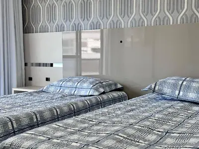 Uma cama ou camas num quarto em B483 - Apartamento de 3 quartos próximo à praia