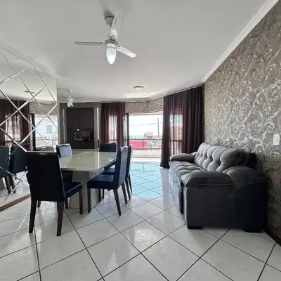 B483 - Apartamento de 3 quartos próximo à praia