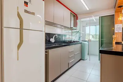 A cozinha ou kitchenette de Amplo Apto a 50 Metros da Praia de Bombinhas