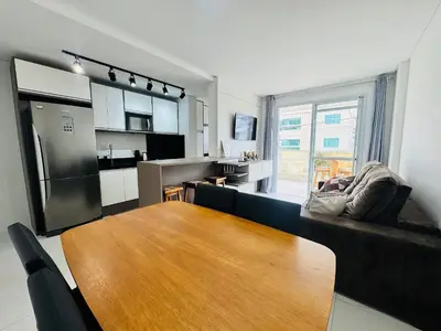 A cozinha ou kitchenette de Palm Beach Residence – Apartamento espaçoso com 3 suítes na Praia de Palmas para até 8 pessoas.
