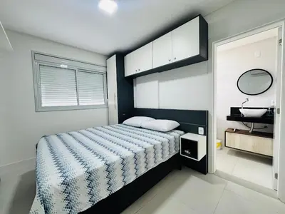 Uma cama ou camas num quarto em Palm Beach Residence – Apartamento espaçoso com 3 suítes na Praia de Palmas para até 8 pessoas.
