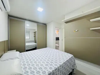 Uma cama ou camas num quarto em Palm Beach Residence – Apartamento espaçoso com 3 suítes na Praia de Palmas para até 8 pessoas.