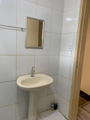 Uma casa de banho em Casa com 3 Quartos a 140m da Praia de Calheiros