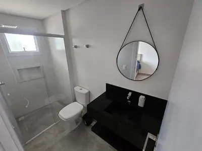 Uma casa de banho em Condomínio Frente Mar com Piscina