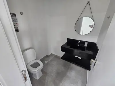 Uma casa de banho em Condomínio Frente Mar com Piscina