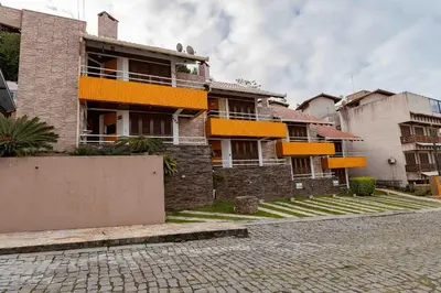 O edifício onde o apartamento está situado
