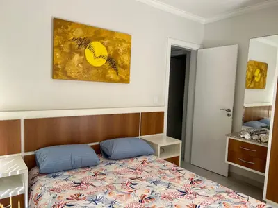 Uma cama ou camas num quarto em Clube do Mar- Itapema Meia Praia APTO 102 A