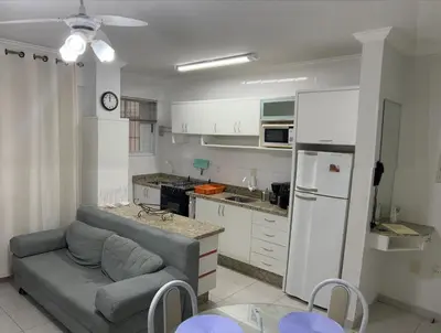 A cozinha ou kitchenette de Clube do Mar- Itapema Meia Praia APTO 102 A