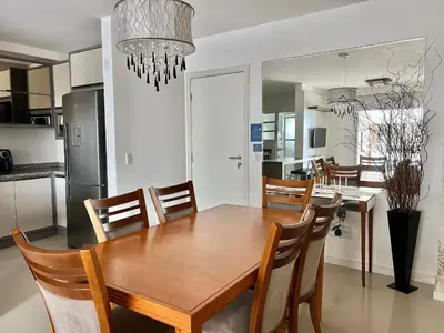 A cozinha ou kitchenette de Piscina vista mar! Apto na praia de Palmas - AE02J
