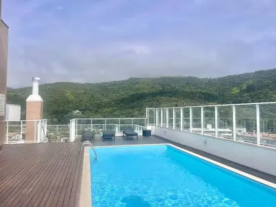 Uma vista geral da montanha ou uma vista da montanha a partir do apartamento