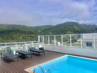 Uma vista geral da montanha ou uma vista da montanha a partir do apartamento