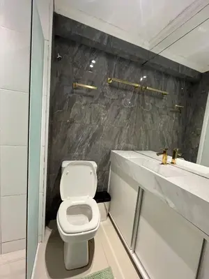 Uma casa de banho em apartamento quadra mar rua 4100