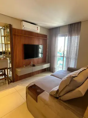 Uma televisão e/ou sistema de entretenimento em apartamento quadra mar rua 4100