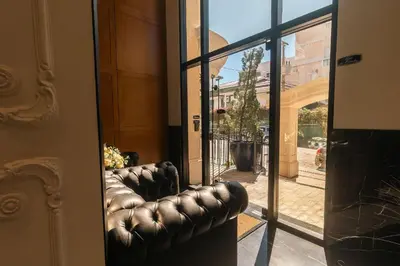 Uma área de estar em Unique Residence