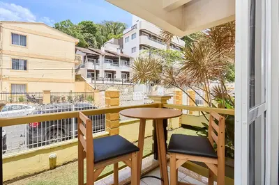 Uma varanda ou terraço em 1138 Lindo apto 2 dormitórios Bombinhas Centro 50 m da Avenida e Praia