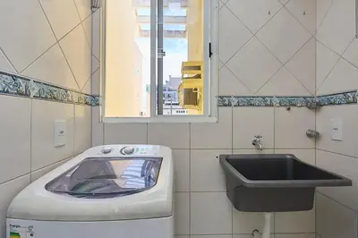 A planta de 1138 Lindo apto 2 dormitórios Bombinhas Centro 50 m da Avenida e Praia