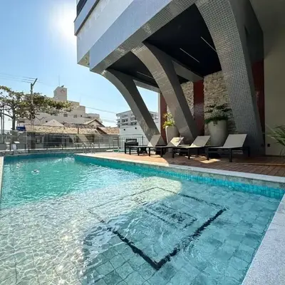 Lindo apto com piscina em Bombas / SC