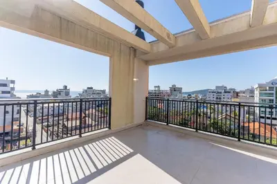 A planta de Apartamento 2 dormitórios com piscina Bombas / SC