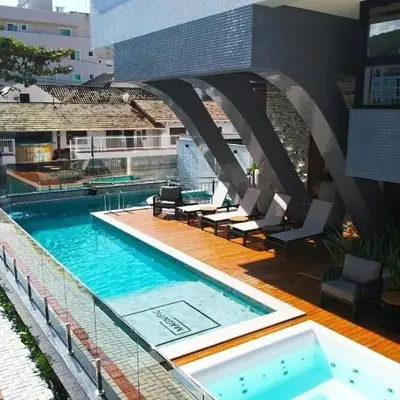 Excelente apartamento em Bombas com piscina
