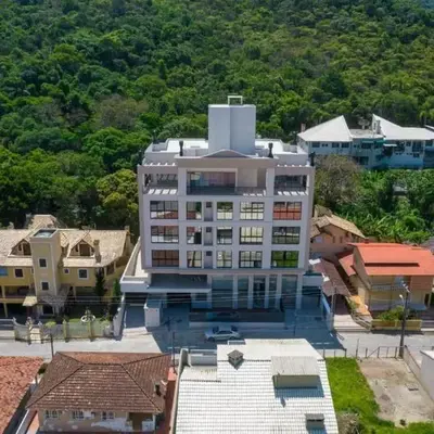 Excelente apartamento em Bombas