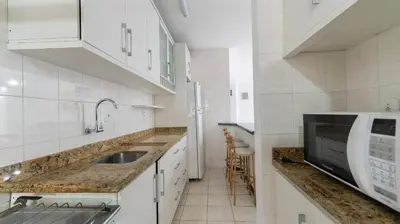 A cozinha ou kitchenette de Apartamento 3 dormitórios á 80 metros do mar