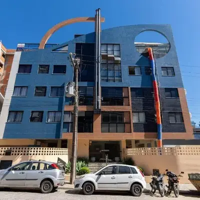 Apartamento 3 dormitórios á 80 metros do mar