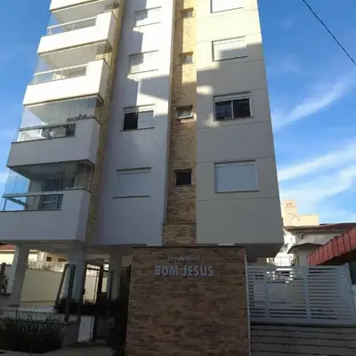cód 139 - Belo apartamento á 100m do mar