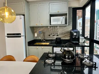 A cozinha ou kitchenette de Lindo! Apto na praia de Palmas! AA03J