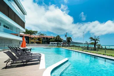 A piscina em ou perto de Solar do Atlântico 214 – Beira Mar em Bombas
