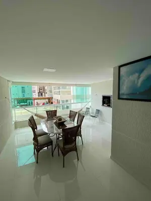 Uma televisão e/ou sistema de entretenimento em Pura vida