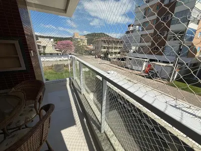 Uma vista geral da montanha ou uma vista da montanha a partir do apartamento