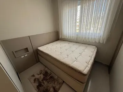 Uma cama ou camas num quarto em Cód 189 - Apartamento completo à 100 m da praia