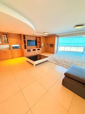 Uma televisão e/ou sistema de entretenimento em Penthouse na Av Atlântica with Sea Front and Spa