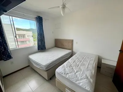 Uma cama ou camas num quarto em Apartamento confortável para família 2
