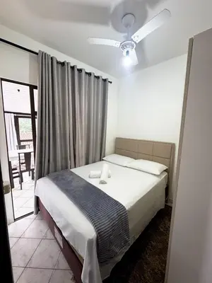 Uma cama ou camas num quarto em Casa no centro de bombinhas, SC