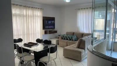 Uma área de estar em Apto 3 Suítes Quadra Mar Itapema SC