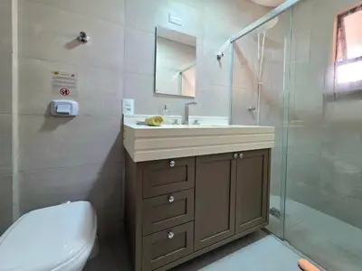 Uma casa de banho em Cobertura com 4 quartos quadra do Mar Meia Praia