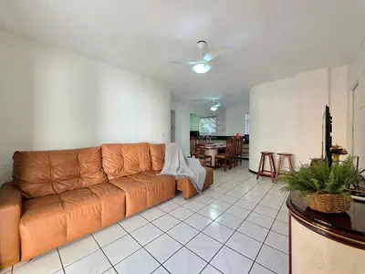 Uma área de estar em Apt 3 Quartos 1 minuto da praia em Itapema