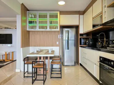 A cozinha ou kitchenette de Apt 4 Quartos com Ar Condicionado 130m da Praia