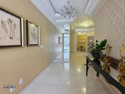 A planta de Apt 4 Quartos com Ar Condicionado 130m da Praia