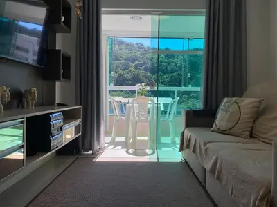 Uma vista geral da montanha ou uma vista da montanha a partir do apartamento