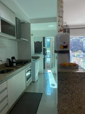 A cozinha ou kitchenette de Bombinhas, seu refugio com vista para a natureza