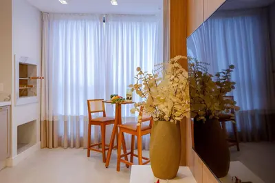 Uma televisão e/ou sistema de entretenimento em Belissimo apto alto padrão a 50 mts da praia