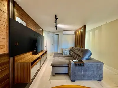 Uma televisão e/ou sistema de entretenimento em Apartamento Beira Mar