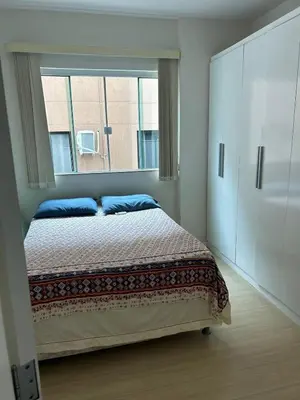Uma cama ou camas num quarto em VISTA MAR INDESCRITÍVEL em APTO 3 SUÍTES - ITAPEMA - SC