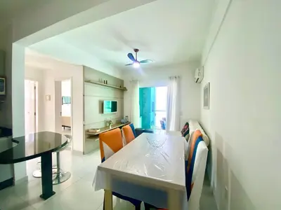 Uma televisão e/ou sistema de entretenimento em Ed MontBlanc 305